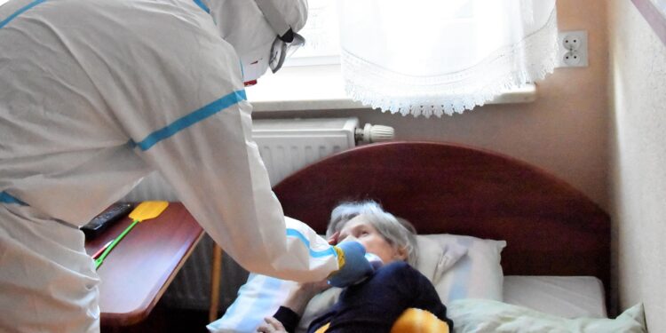Łączna: Koronawirus i trudna sytuacja w Domu Opieki. Z  pomocą przyszli żołnierze 10. ŚBOT