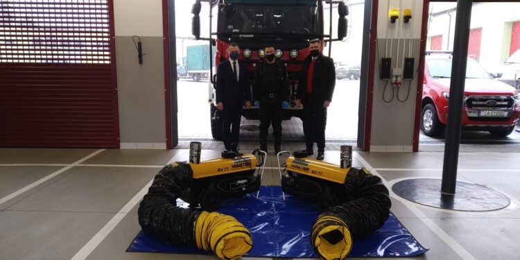 Sandomierz: Nagrzewnice dla strażaków.