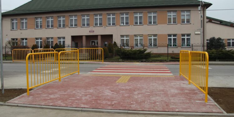 Powiat Niżański: Zakończyła się przebudowa trzech przejść dla pieszych przy szkołach