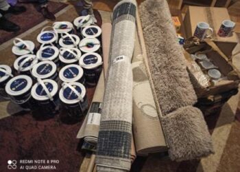 Sandomierz, Łoniów: Dywany i farby od kibiców Wisły dla dzieci z domu dziecka.