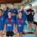 Tarnobrzeg. Pływacy UKS Delfin z medalami.