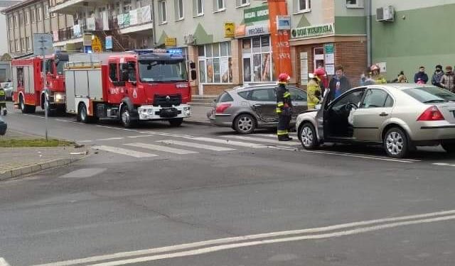 Tarnobrzeg: Zderzenie dwóch samochodów.