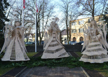 Rudnik nad Sanem: Wiklinowe anioły znów zagościły na rudnickim rynku