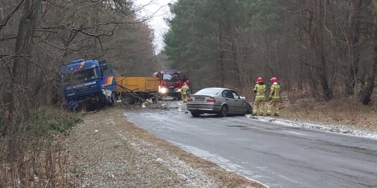 Grębów. Groźne zderzenie na drodze Stale – Cygany
