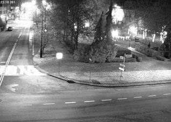 Tarnobrzeg. Zniszczyli znaki drogowe, zepsuły urządzenie świetlne.