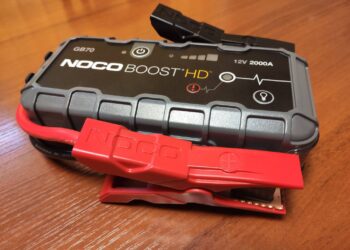 Tarnobrzeg. Strażnicy miejscy pomogą uruchomić samochód.