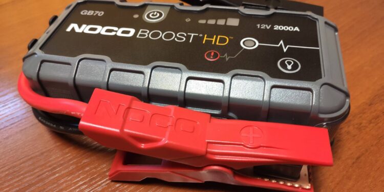 Tarnobrzeg. Strażnicy miejscy pomogą uruchomić samochód.