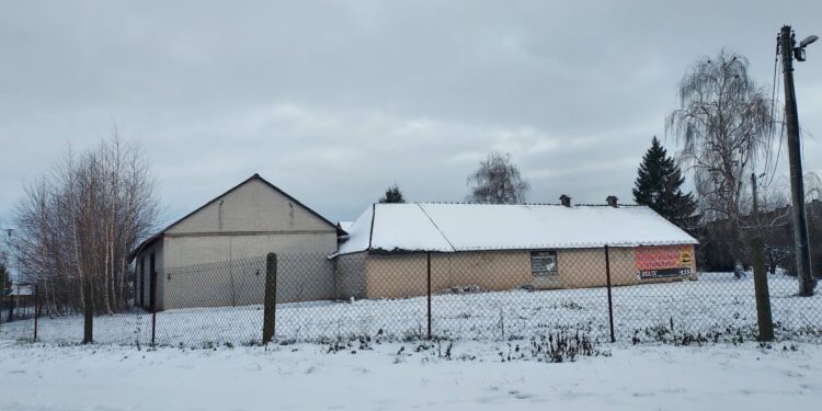 Sandomierz: Oświadczenie mieszkańców protestujących przeciw wybudowaniu sklepu powierzchniowego w ich sąsiedztwie.