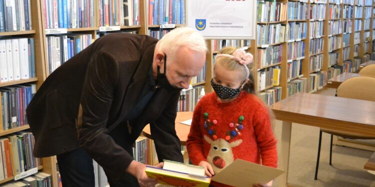 Tarnobrzeg. Dyrektorka biblioteki zaprasza do rywalizacji.