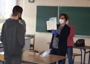 Tarnobrzeg. Uczniowie  w szkołach. Trwają ważne egzaminy.