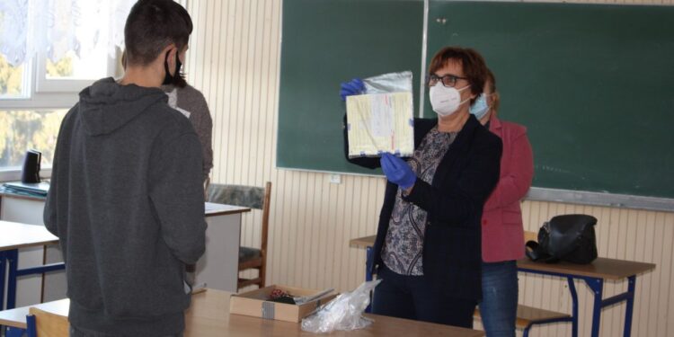 Tarnobrzeg. Uczniowie  w szkołach. Trwają ważne egzaminy.