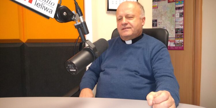 Jubileusz 40 lecia powstania Parafii pw. Ducha św. w Mielcu – o  początkach powstania mówi jej proboszcz ks. Waldemar Ciosek (rozmawia  Tomasz Łępa)