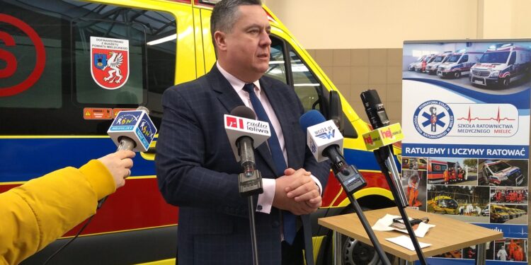 Mielec: Nowa karetka pogotowia.