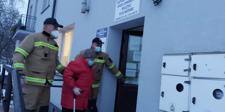 Skotniki: Dziś pierwszy dowóz seniora na szczepienie.