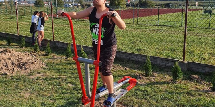 Łoniów: Młodzież ma zewnętrzną siłownię.