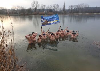 Koprzywnica: Rośnie zainteresowanie morsowaniem w zalewie.