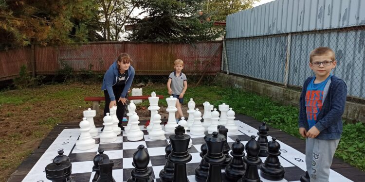 Żurawica: „Odpocznij i naucz” czyli szachowy plac zabaw.