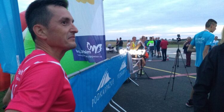 Mielec: Biegamy po lotnisku