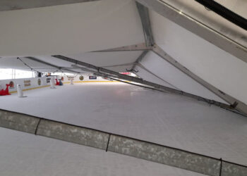 Bałtów: Zawaliło się zadaszenie krytego lodowiska