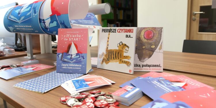 Stalowa Wola: MBP rozdaje książkowe wyprawki