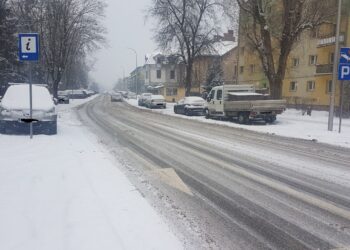 Tarnobrzeg. Ulica przy szpitalu  i dworcu PKS po odbiorze technicznym.