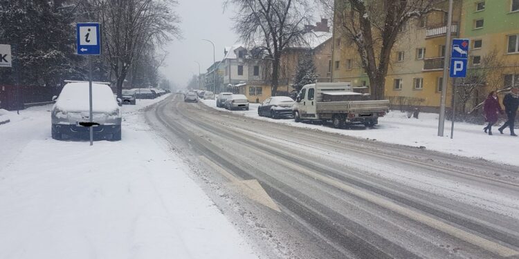 Tarnobrzeg. Ulica przy szpitalu  i dworcu PKS po odbiorze technicznym.