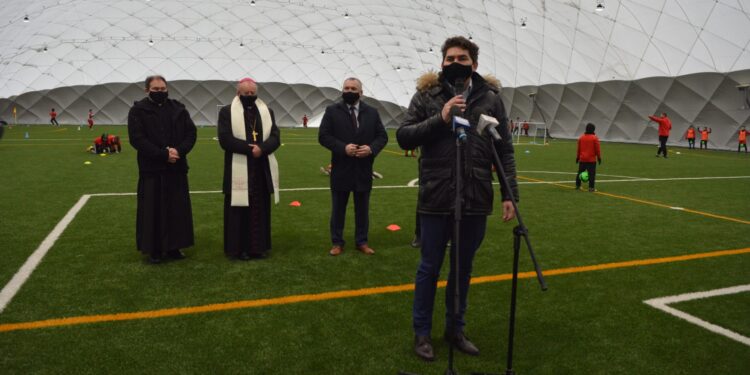 Stalowa Wola: Hala pneumatyczna już oddana do użytku