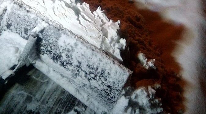 Tarnobrzeg. Strażacy ochotnicy wspierają RDM w odśnieżaniu.