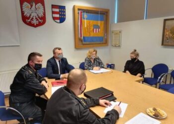 Sandomierz: Samorządy i straż pożarna zadbają o transport seniorów na szczepienia.