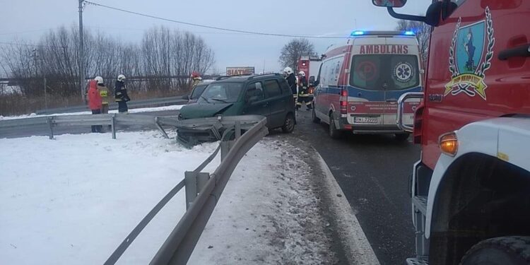 Tarnobrzeg. Zderzenie trzech aut na trasie Tarnobrzeg – Mielec.