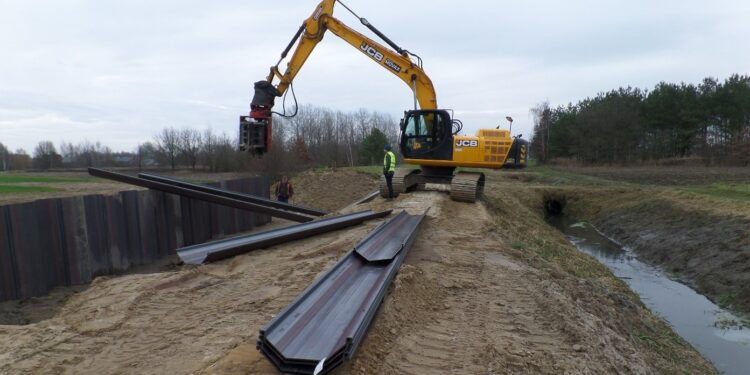 Mielec: Aby uchronić się przed powodzią…