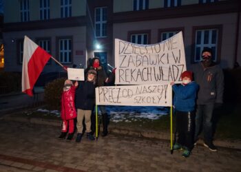 Sandomierz: Rodzice nie chcą przenosin szkoły.
