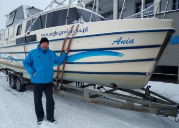 Sandomierz: Żeglowanie zimą? Łukasz Krajewski płynie do Gdańska.