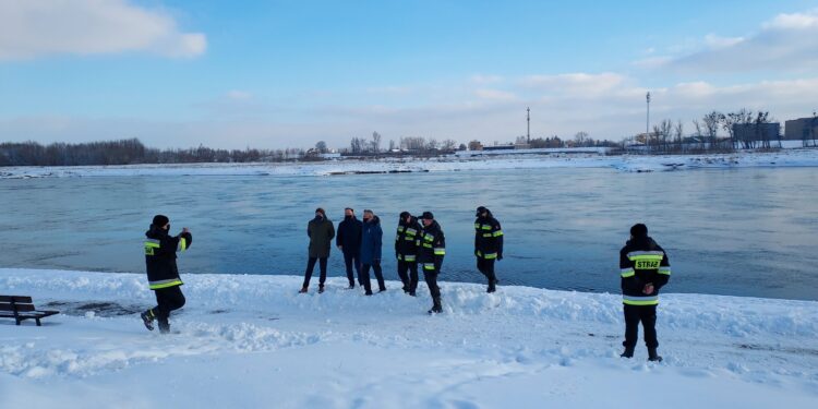 Sandomierz: Woda w Wiśle opada. Jest bezpiecznie.