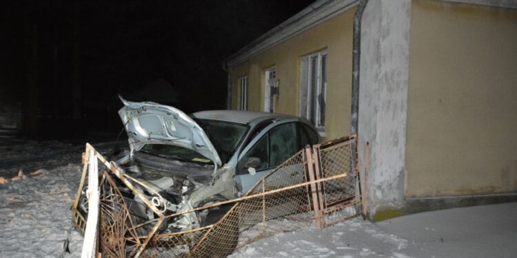 Barnów Sandomierski. Na zmianę prowadzili jedno auto. Obaj byli pijani.