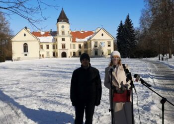 Tarnobrzeg. O remoncie dworca PKP i nie tylko. Konferencja Konfederacji