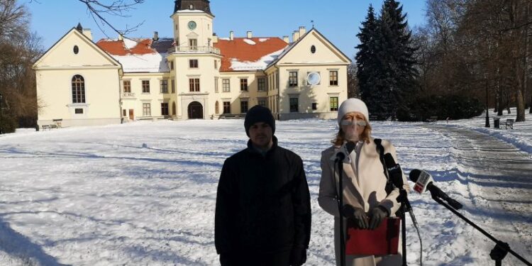 Tarnobrzeg. O remoncie dworca PKP i nie tylko. Konferencja Konfederacji