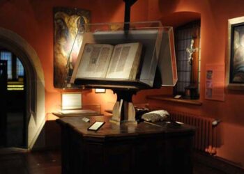 Sandomierz: Muzeum Diecezjalne znów otwarte. Wśród eksponatów karawaki.