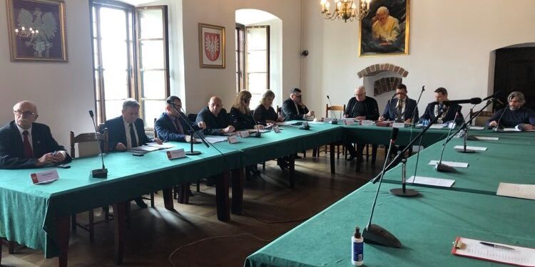 Sandomierz: Dziś sesja nadzwyczajna w sprawie ewentualnych przenosin SzP nr 2 do innego budynku.