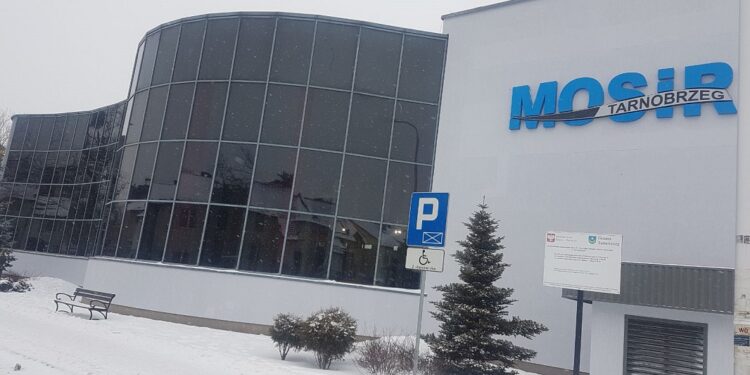 Tarnobrzeg. Od 12 lutego basen otwarty dla wszystkich.