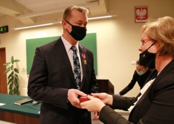 Tarnobrzeg. Prorektor PUZ odznaczony Złotym Krzyżem Zasługi