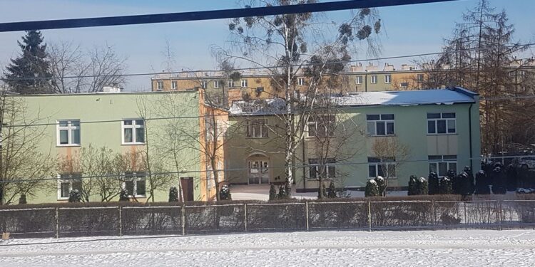 Tarnobrzeg. Pracownica zakładu przy ulicy Dekutowskiego w izolacji.