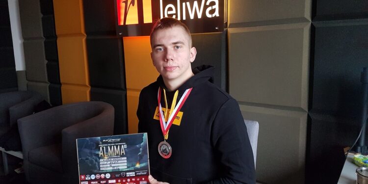 Tarnobrzeg. 19-latek na podium w ogólnopolskich zawodach MMA.