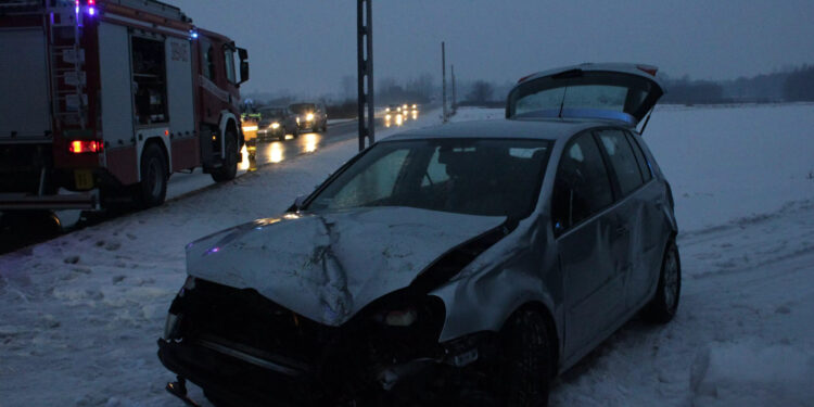 Wola Baranowska: Dachowanie samochodu.