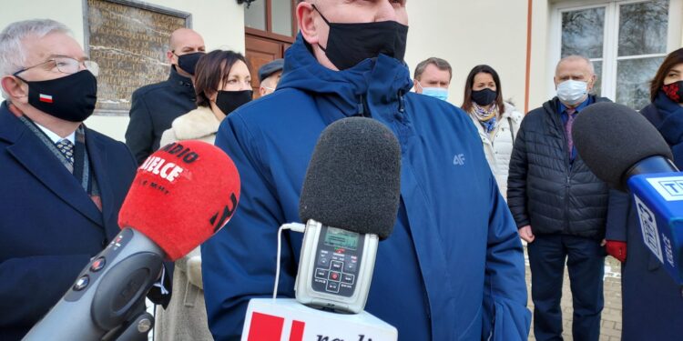 Sandomierz: Świętokrzyscy parlamentarzyści Krzysztof Lipiec i Marek Kwitek zwrócili się do premiera w sprawie map zagrożenia powodziowego i ryzyka powodziowego.