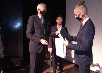 Nowa Dęba. Nagrody oraz stypendia dla młodych sportowców i ich trenerów