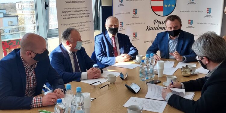 Sandomierz: Powiatowi grozi degradacja – powodem mapy zagrożenia powodziowego.
