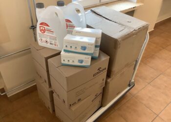 Tarnobrzeg. Maseczki ochronne i płyny do dezynfekcji dla tarnobrzeskich parafii
