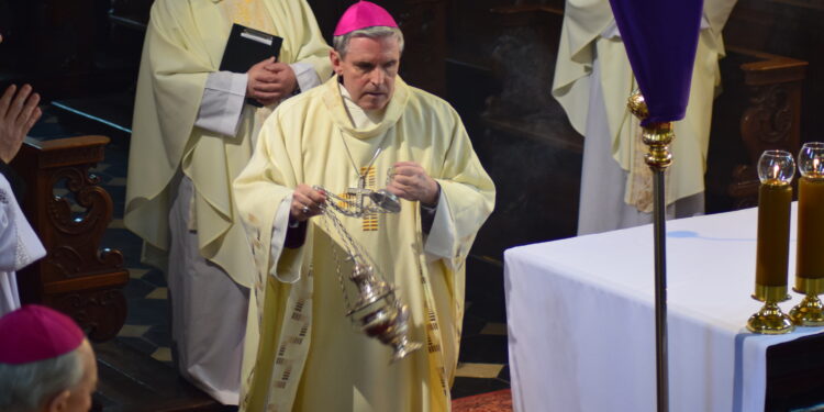 Sandomierz: Wielkoczwartkowa liturgia zgodnie z obostrzeniami sanitarnymi.