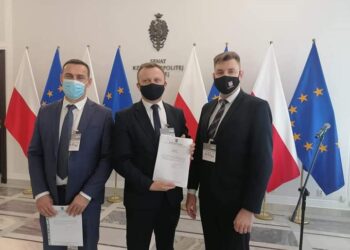 Warszawa: Władze powiatu sandomierskiego i Sandomierza składają petycję o szybką aktualizację map zagrożenia i ryzyka powodziowego.